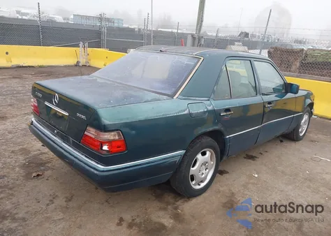 1995 Mercedes-Benz E 300D/300D Special из США, поврежденный, VIN WDBEB31E7SC265638